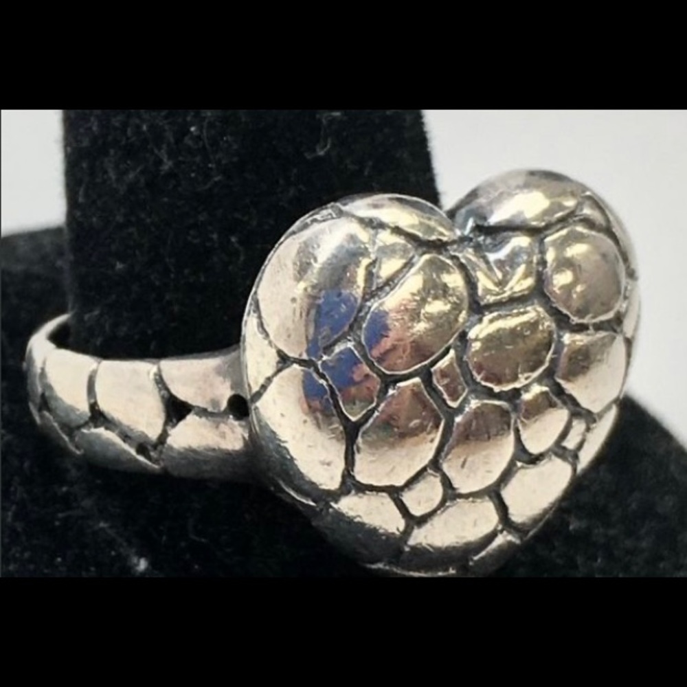 Heart ❤️ Ring - Picture 2 of 7
